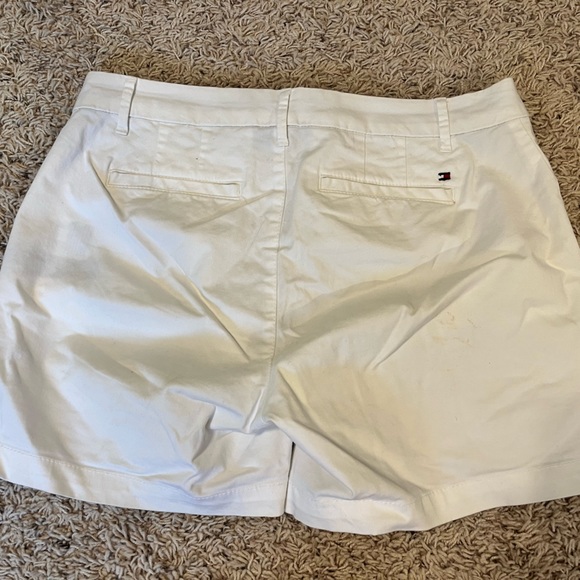 Women’s White size 6 Tommy Hilfiger Bermuda shorts! - Picture 3 of 4